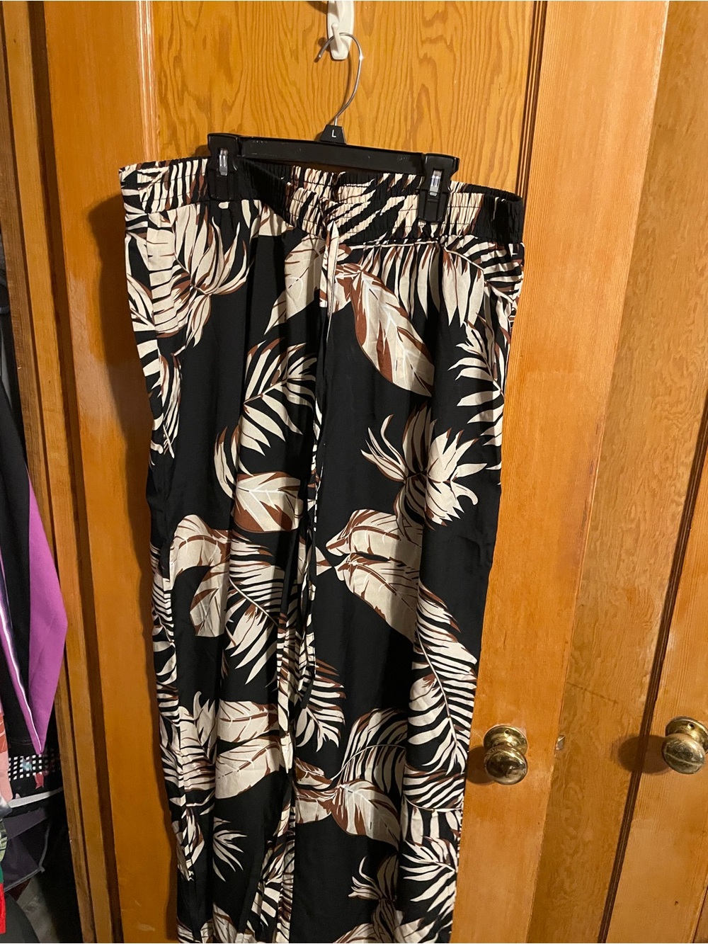 SHEIN Black Wide-Leg Tropical Print Pants